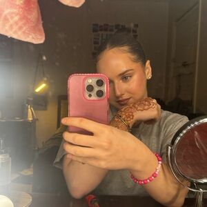 Meet your Posher, Claire